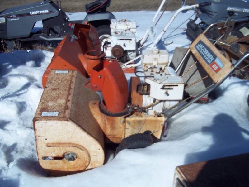 lot 162 image: Snow blower for parts or repair