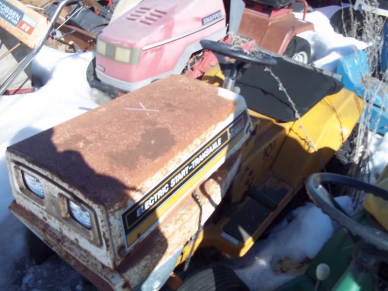 lot 163 image: Riding Lawn Mower for parts or repair