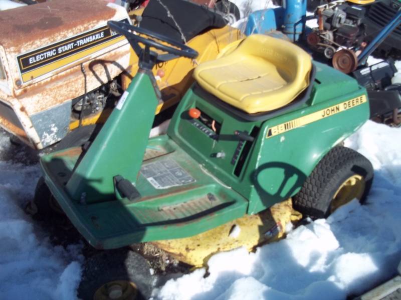 lot 164 image: Riding Lawn Mower for parts or repair