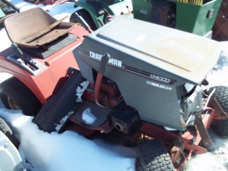 lot 166 image: Riding Lawn Mower for parts or repair