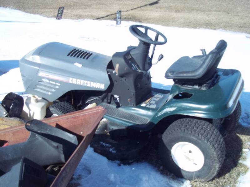 lot 178 image: Riding Lawn Mower for parts or repair