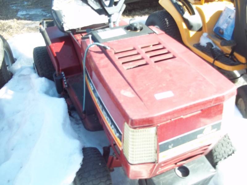 lot 180 image: Riding Lawn Mower for parts or repair