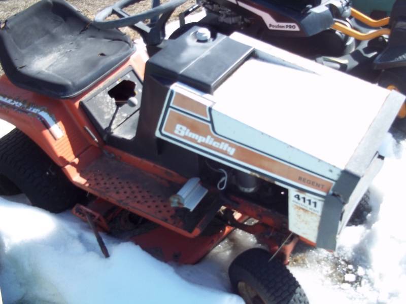 lot 183 image: Riding Lawn Mower for parts or repair