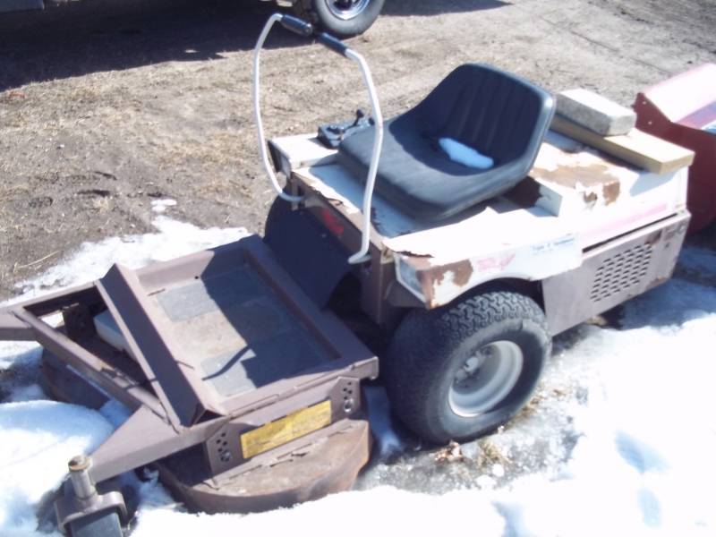 lot 188 image: Riding Lawn Mower for parts or repair