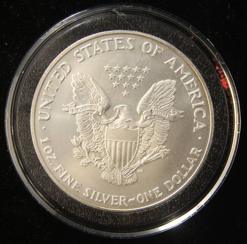 2001 AMERICAN SILVER EAGLE 1 TROY OZ. .999 FINE SILVER DOLLAR IN AIRTITE