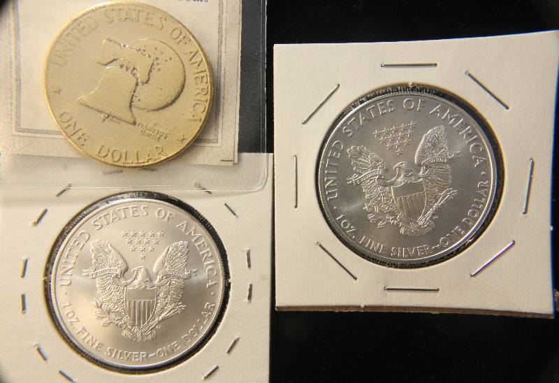 3 US DOLLARS, 2 SILVER EAGLES AND A BICENTENNIAL EISENHOWER