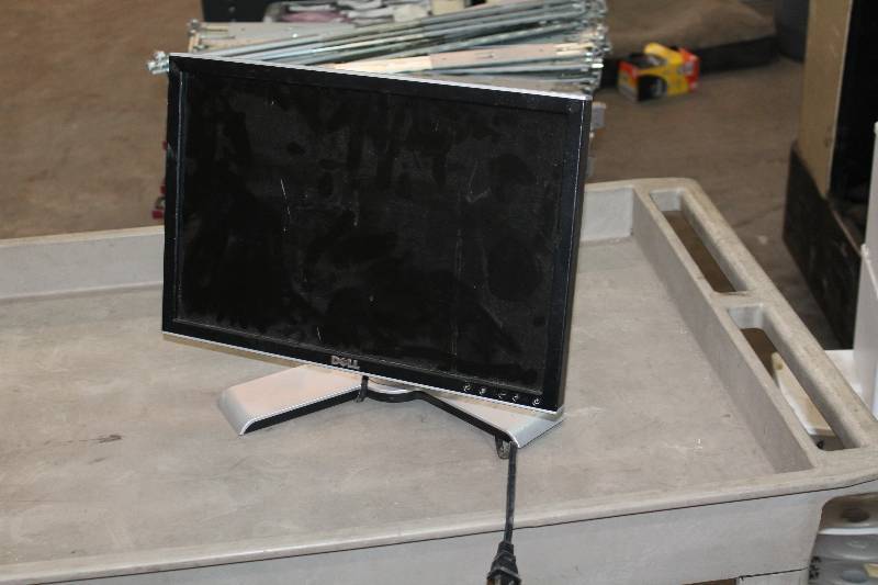lot 86 image: Lot of (5) Dell 1907FPT Monitors
