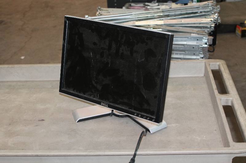 lot 88 image: Lot of (5) Dell 1907FPT Monitors