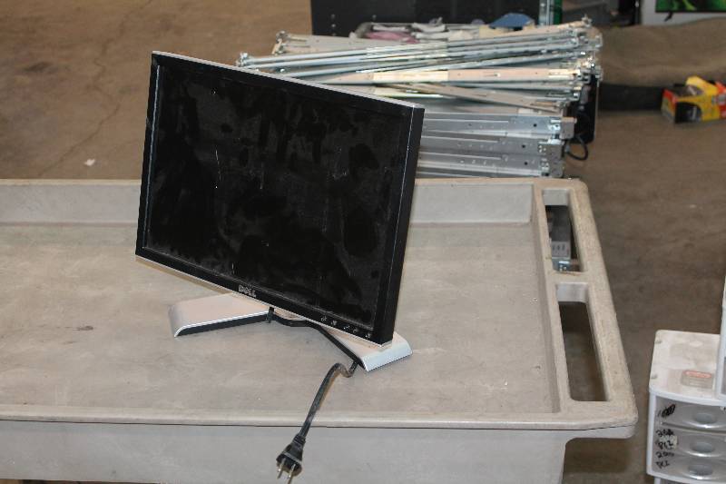 lot 90 image: Lot of (5) Dell 1907FPT Monitors