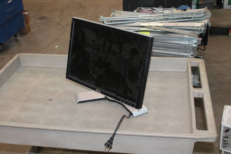 lot 91 image: Lot of (5) Dell 1907FPT Monitors