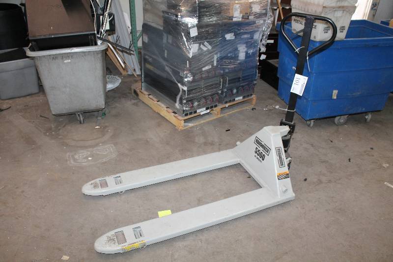 lot 101 image: Roughneck 5500 lb. Pallet Jack