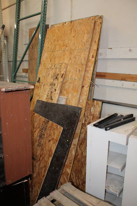 lot 104 image: Misc Wood, Pallets