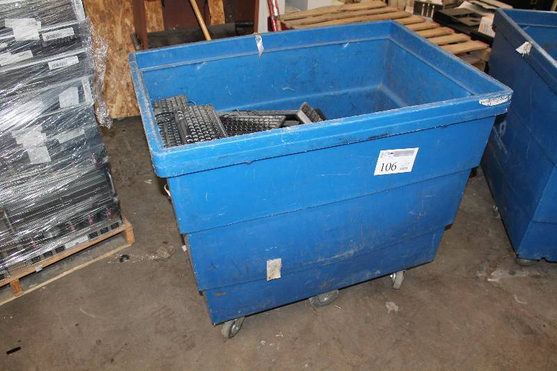 lot 106 image: 6-Wheel Rolling Plastic Bin