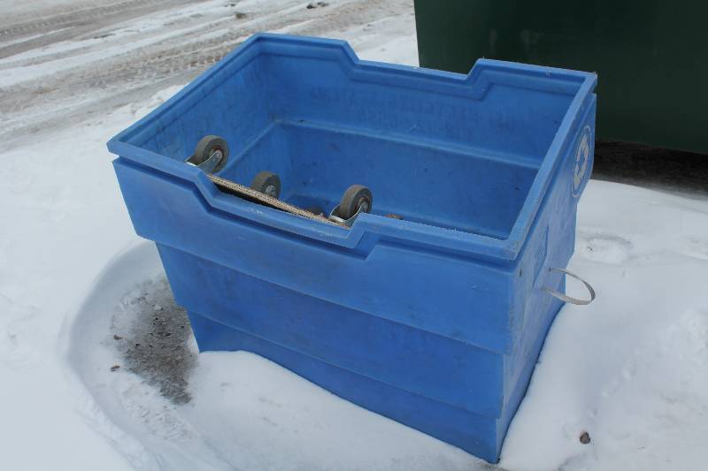 lot 107 image: Plastic Bin w Dolly