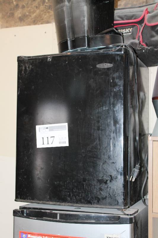 lot 117 image: Mini Refrigerator