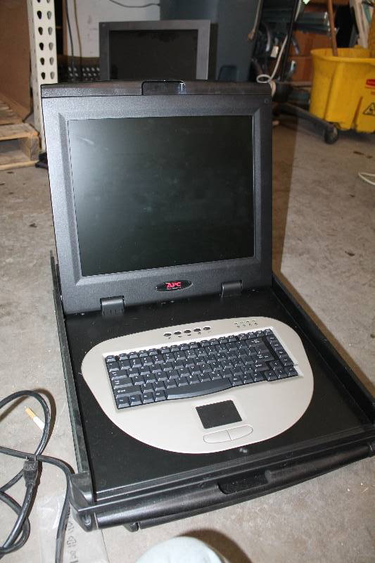 lot 21 image: APC Laptop