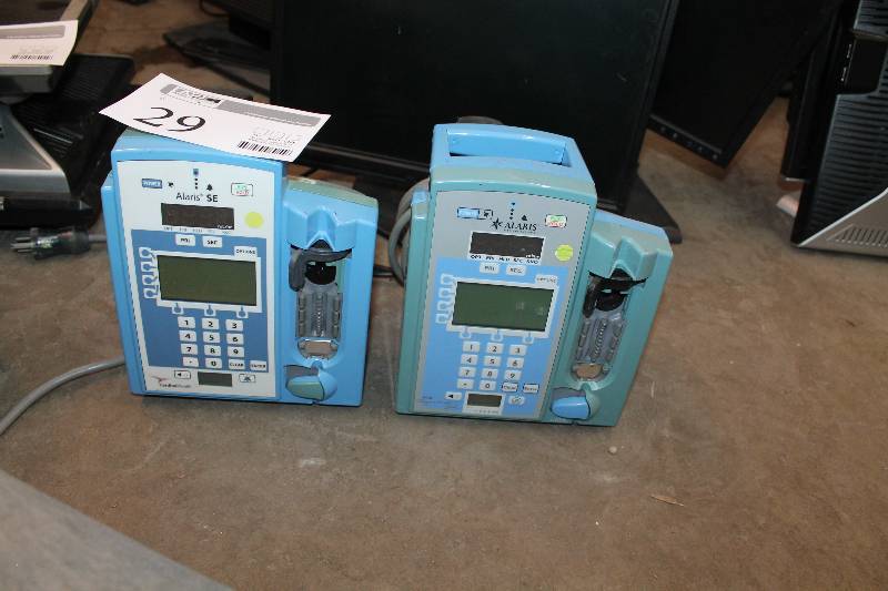 lot 29 image: Lot of (2) Alaris SE Volumetric Infusion Systems
