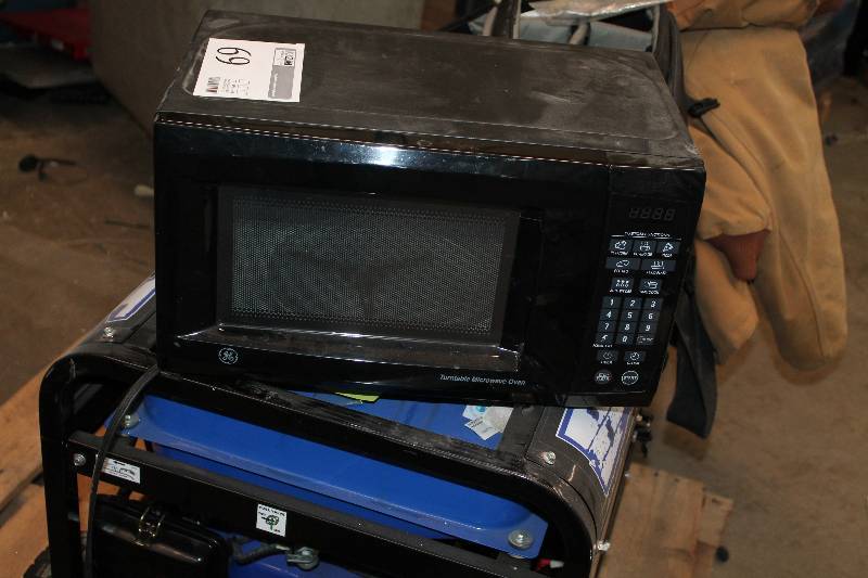 lot 69 image: GE Household Microwave Oven