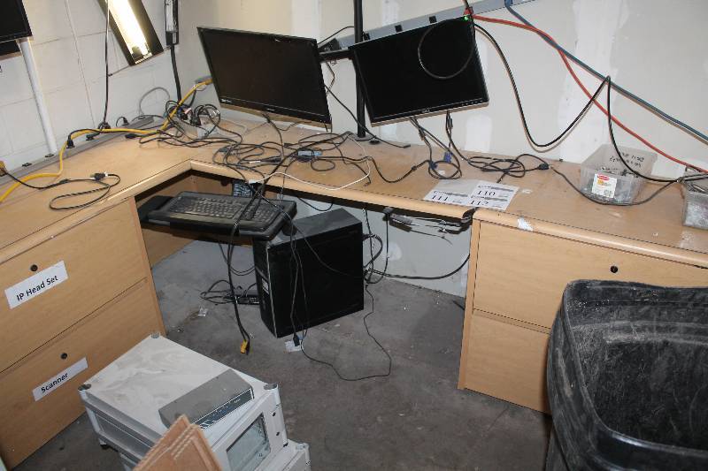 lot 109 image: L-Shaped Corner 4-Drawer Office Desk