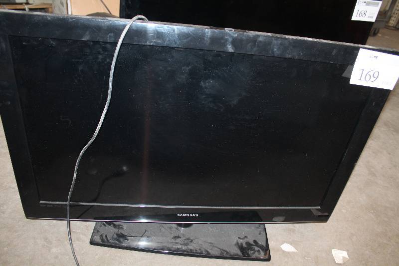 lot 169 image: Samsung LN40B500P3F 40in. TV