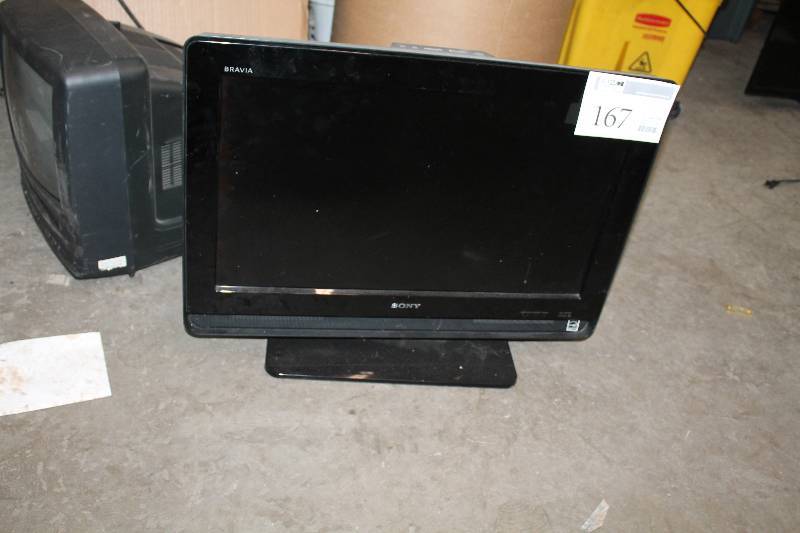 lot 167 image: Sony KDL-26M4000 26in. LCD Digital Color TV