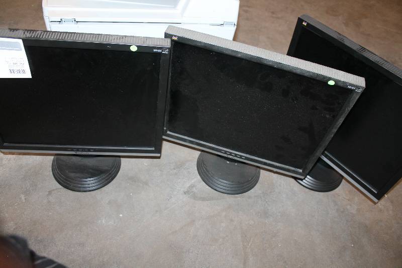 lot 157 image: Lot of (2) ViewSonic VA926 Computer Monitors