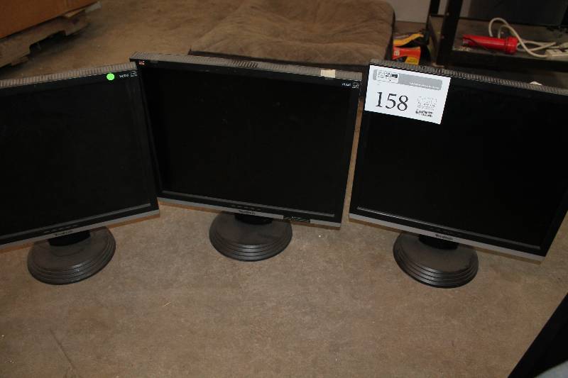 lot 158 image: Lot of (3) ViewSonic VA926 Computer Monitors