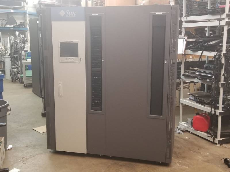 lot 2 image: Oracle StorageTek SL3000 Modular Library System With Expansion Cabinet