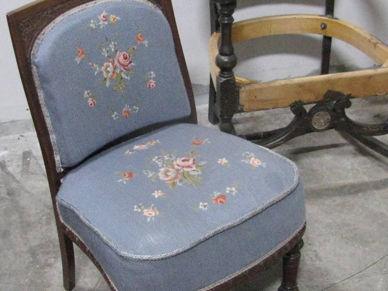 Chairs & End Table