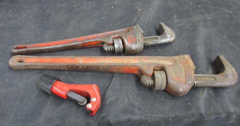 lot 13 image: 2-Pipe wrenches and a pipe cutter