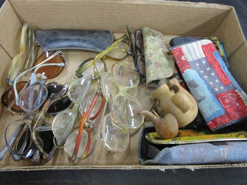 lot 16 image: Various Glasses