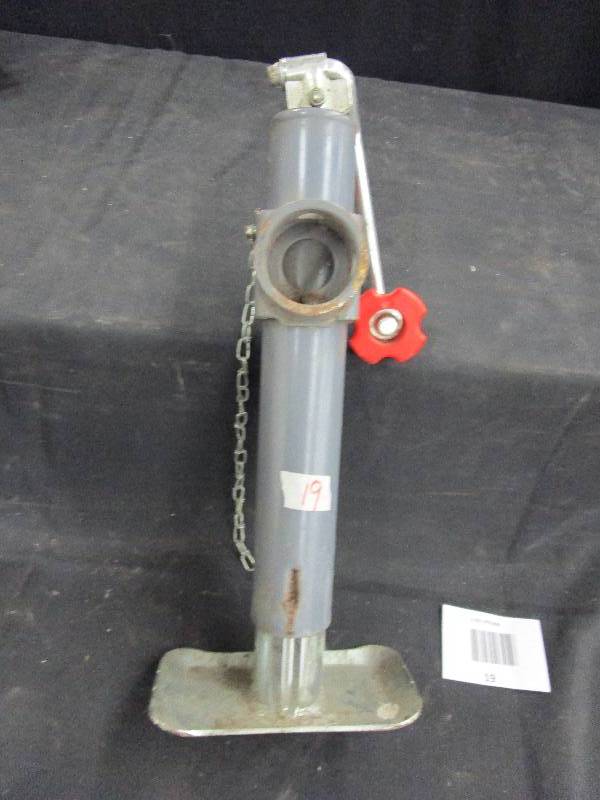 lot 19 image: Trailer Jack 2000 to 3000 pds