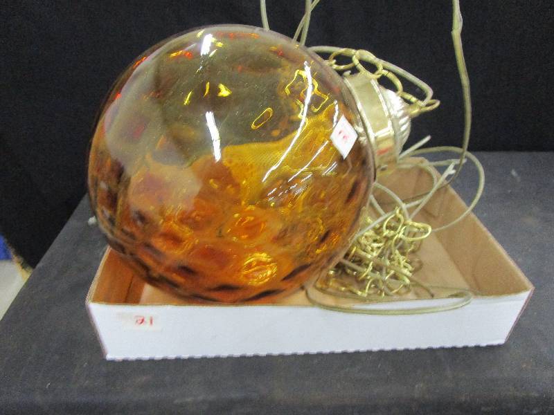 lot 21 image: Light