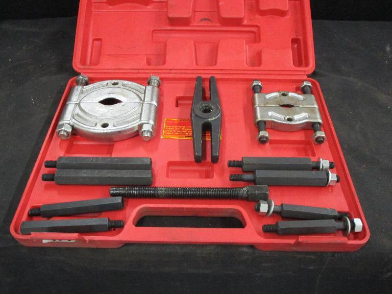 lot 31 image: Puller Bearing Seperating Set