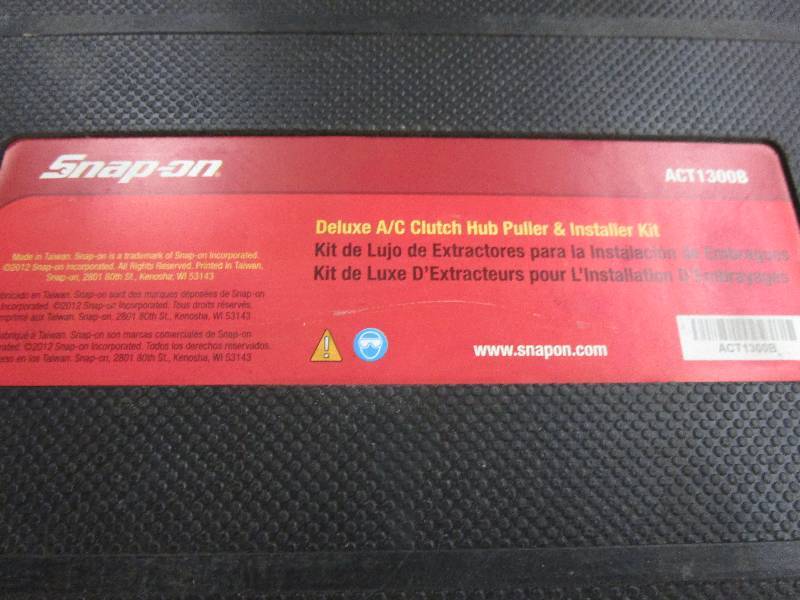 lot 39 image: SNAP ON Deluxe AC Clutch Hub Puller and Installer Kit
