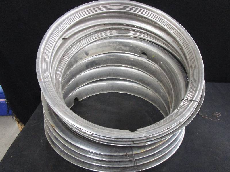 lot 44 image: Tire Trim Rings