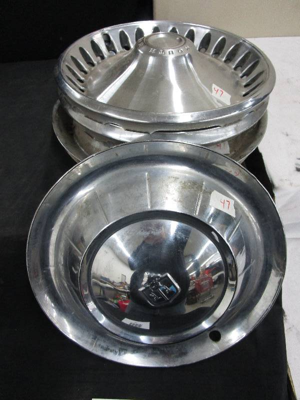 lot 47 image: Assorted Hub Caps