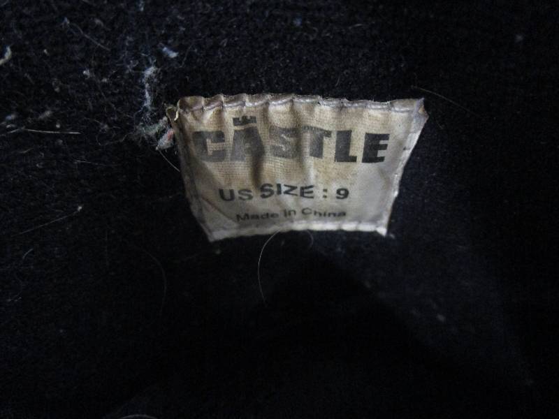 lot 74 image: CASTLE Boots Size 9