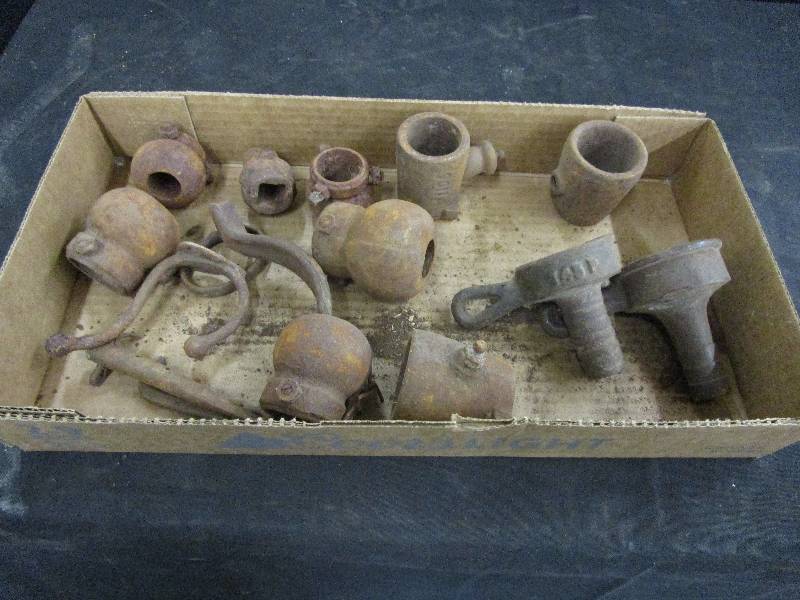 lot 86 image: Rusty Hose Connectors, Rusty Hooks & various other rusty items