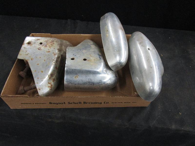 lot 87 image: Old Car Parts