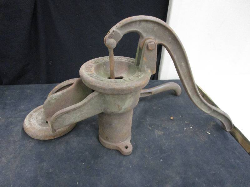 lot 102 image: Vintage Pump & Parts - Cast Iron
