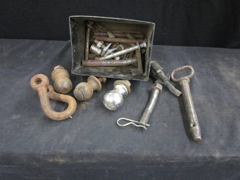 lot 103 image: Hitches & Balls