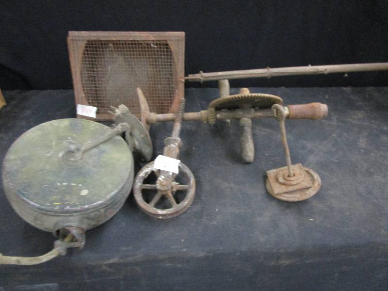 lot 141 image: Assorted Antiques