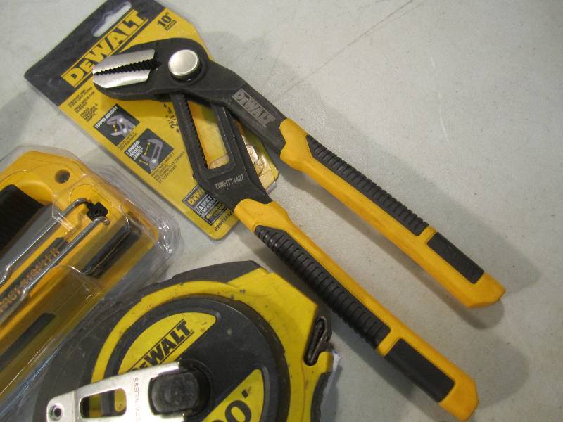 lot 113 image: Lot of Dewalt Tools OpenDamagedMi...
