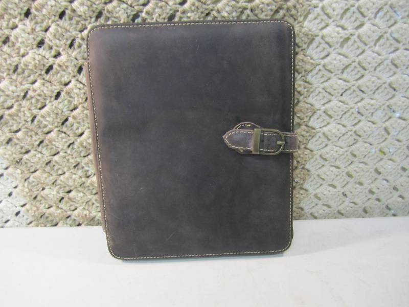 lot 29 image: Canyon Outback Leather Bear Canyon ...