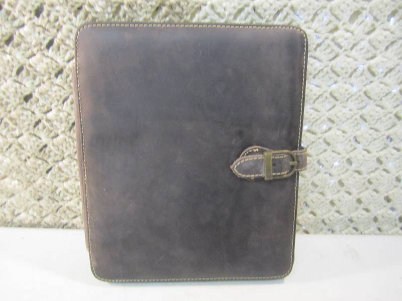 lot 31 image: Canyon Outback Leather Bear Canyon ...