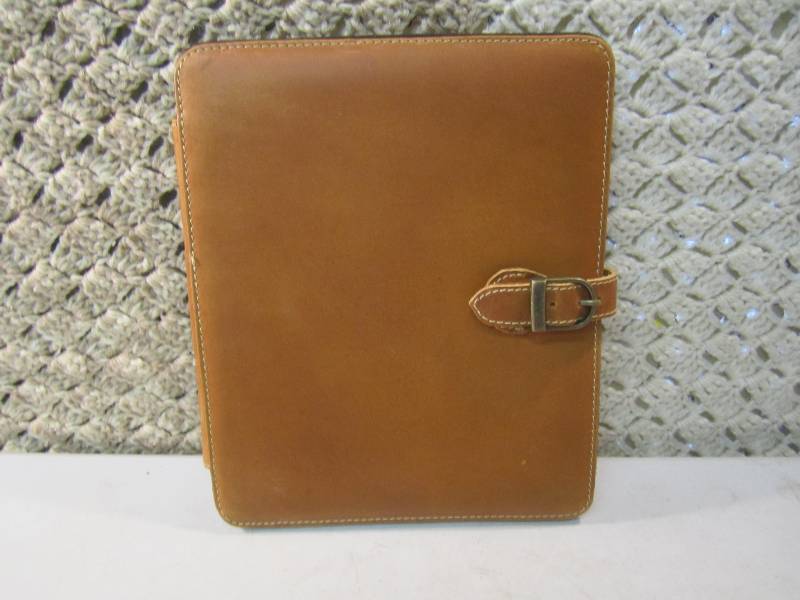 lot 33 image: Canyon Outback Leather Bear Canyon ...