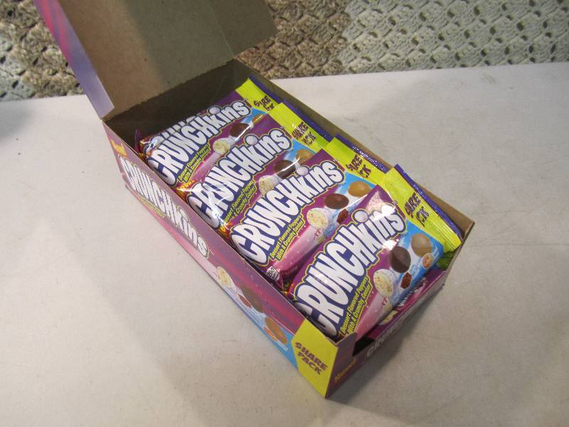 lot 139 image: Box of 16 Bags Crunchkins Dessert F...