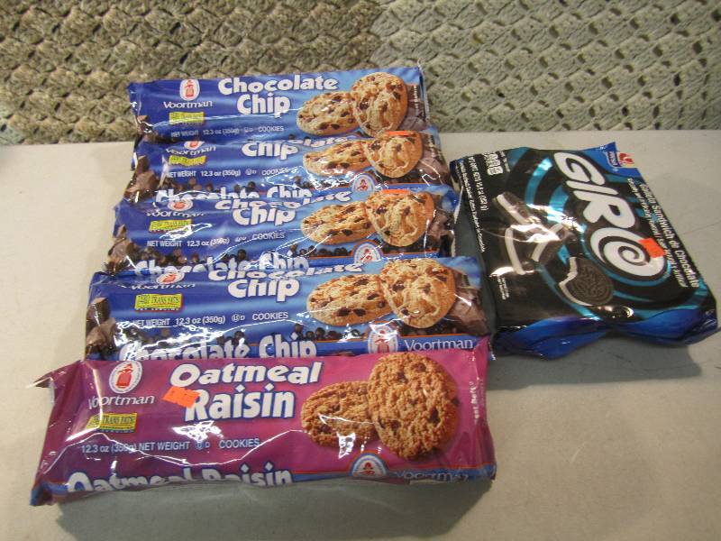 lot 157 image: Mixed Lot of Cookies Chocolate Chip...