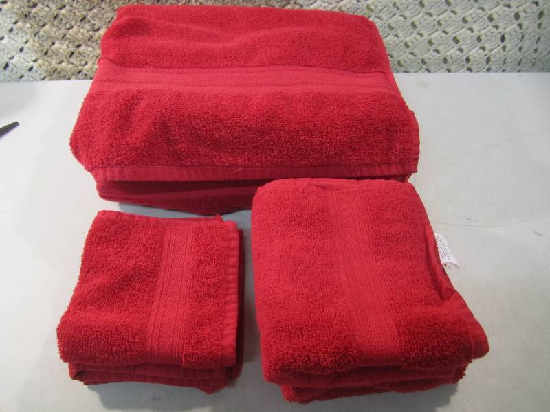 lot 166 image: Ginnys 6 piece Towel Set 2 of each...